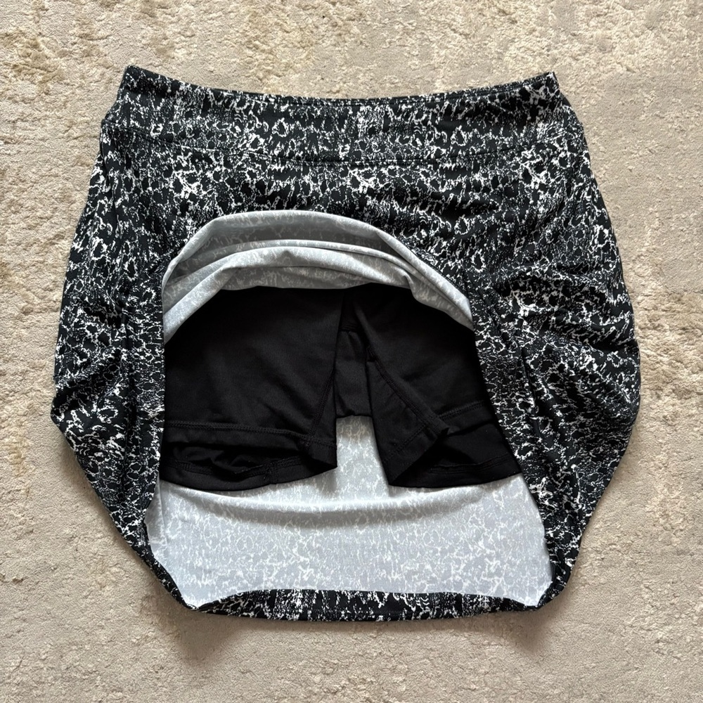 Seg’ments Luxe Black & White Animal Print Skort Size Medium - Picture 3 of 9